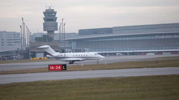 Thunderstorms force cancellation of 70 flights at Zurich Airport